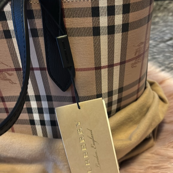 Burberry check leather reverse tote bag - Picture 7 of 7